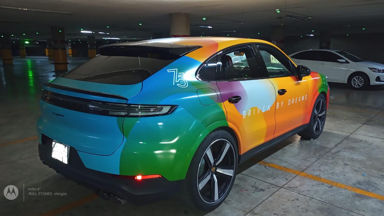 Somos Rotulación CDMX. Brindamos servicio de rotulación de autos, logotipos en vinil y señalética. Damos atención inmediata.